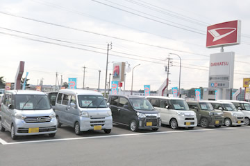 佐久岩村田店中古車展示場